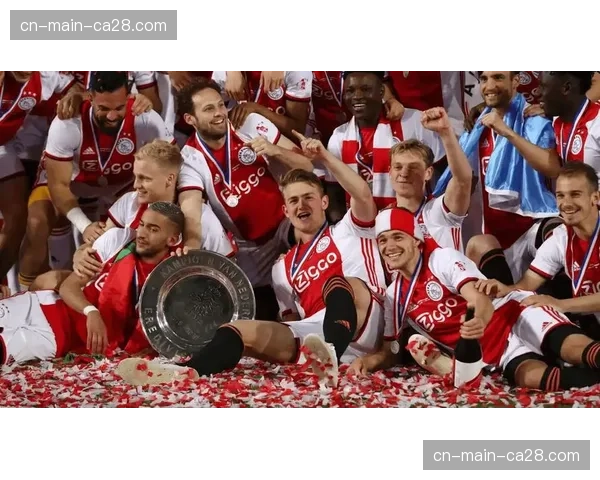 现场直击:图卢兹主场球迷在球队获得前场任意球时齐声制造声浪干扰对手 现场直击:图卢兹主场球迷在球队获得前场任意球时齐声制造声浪干扰对手