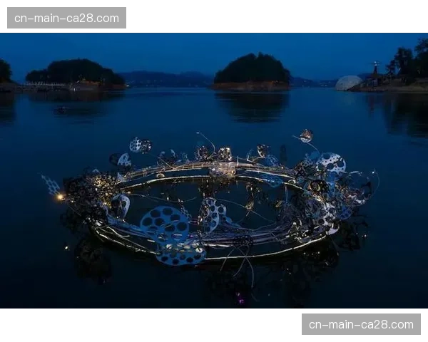 “水上交响”艺术展开幕,以光影技术重现百年游泳史经典瞬间 “水上交响”艺术展开幕,以光影技术重现百年游泳史经典瞬间