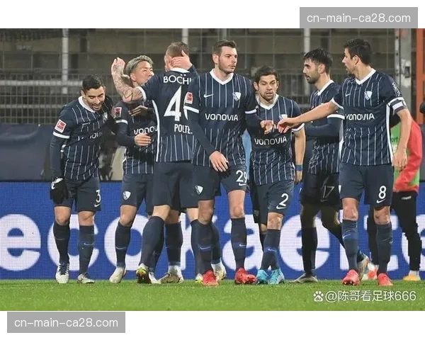 弗赖堡两主力中卫伤愈，对阵波鸿有望重启五后卫阵型